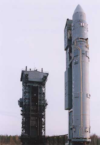Un cohete Rockot sobre su plataforma en Plesetsk.