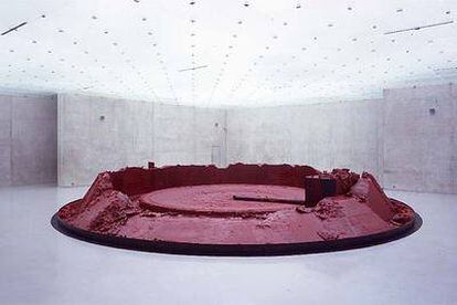 &#39;My Red Homeland&#39; (2003), escultura de Anish Kapoor instalada ahora en el CAC Málaga.