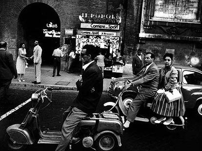 <i>Feu rouge, Via Flaminia, Roma</i>, 1956, de William Klein.