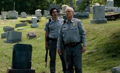 Adam Driver y Bill Murray, en 'Los muertos no mueren'.