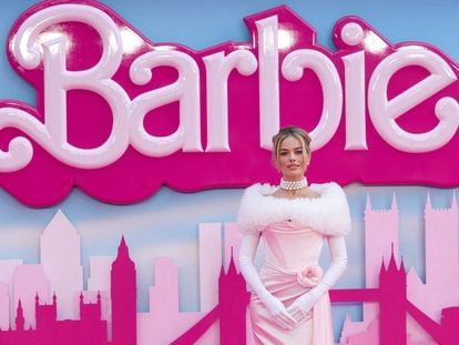 FILE PHOTO: Margot Robbie attends the European premiere of "Barbie" in London, Britain July 12, 2023. REUTERS/Maja Smiejkowska/File Photo