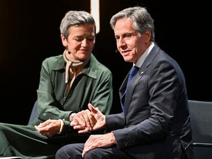 La comisaria europea Margrethe Vestager y el secretario de Estados Unidos Antony Blinken durante la reunión del Consejo de Comercio y Tecnología UE-EE UU.