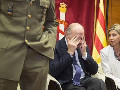 El ministro del Interior, Jorge Fern&aacute;ndez junto a la delegada del Gobierno en Catalu&ntilde;a, Llanos de Luna.