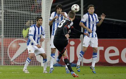 Hegeler marca de falta el segundo gol de Leverkusen
