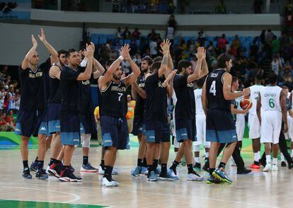 La selección argentina de baloncesto tras su triunfo ante Nigeria.