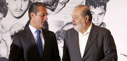 El magnate mexicano Carlos Slim, a la derecha, junto a su hijo Carlos Slim Domit.