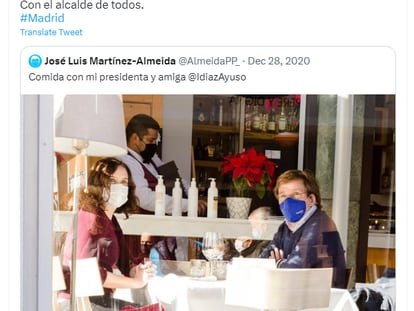 Una foto de la presidenta madrileña, Isabel Díaz Ayuso, y del alcalde de Madrid, José Luis Martínez-Almeida, tuiteada el 28 de diciembre de 2020 por él y retuiteada por ella.