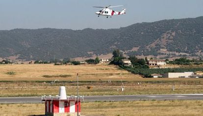 Un helicóptero despega desde el aeropuerto de Córdoba