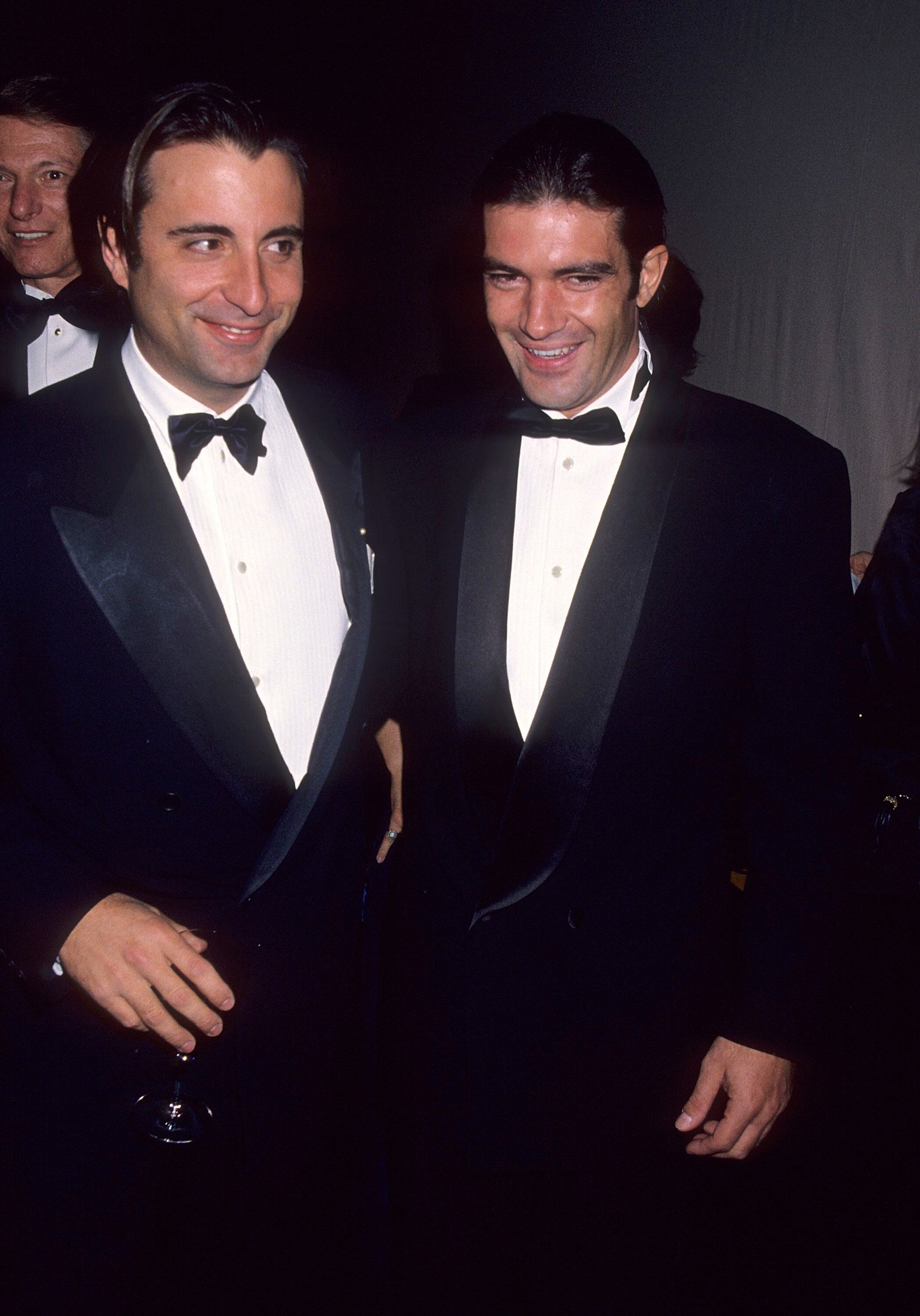 Andy Garcia y Antonio Banderas en una gala benéfica en 1994 en Los Ángeles.