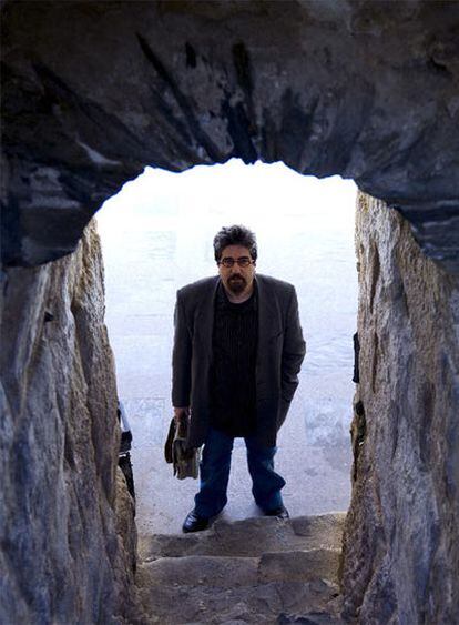 Luis García Jambrina, en la cueva de Salamanca.