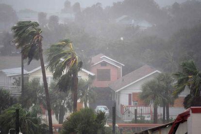 El huracán Matthew a su paso este viernes por Daytona Beach, Florida, este viernes.