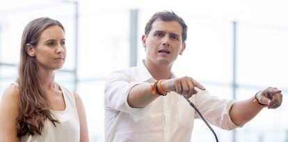 Melisa Rodríguez y Albert Rivera, este jueves en Santa Cruz de Tenerife.