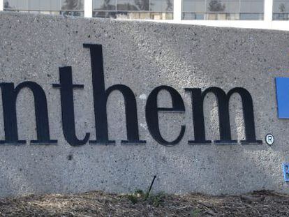 Logotipo de Anthem Blue Cross en la sede de Woodland Hills, California (Estados Unidos). 