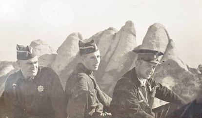 Mossos d'Esquadra a Montserrat, cap al 1938.