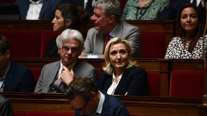 La líder de extrema derecha de Francia, Marine Le Pen, en su escaño en la Asamblea Nacional, donde su formación ha obtenido el récord de 89 diputados