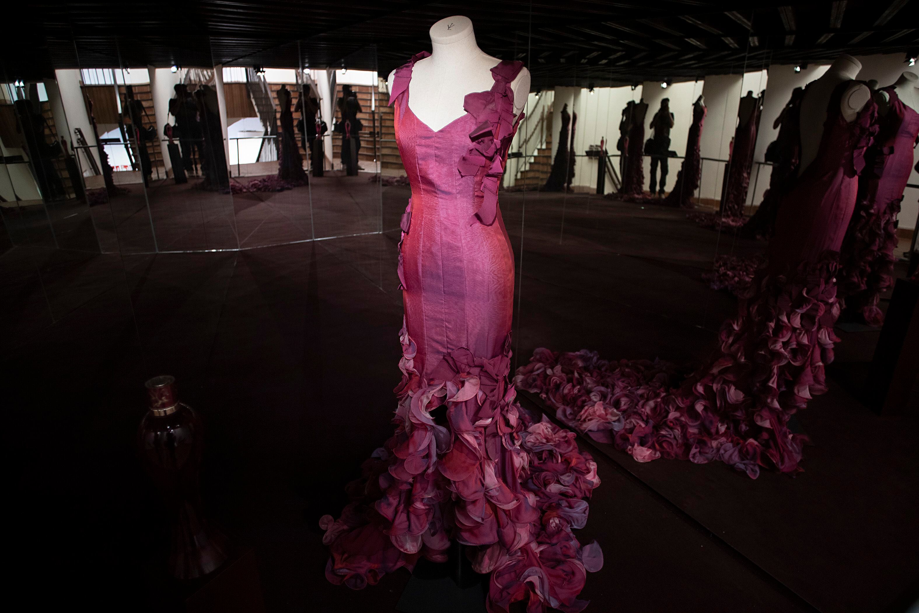El museo de Victorio & Lucchino tendrá 60 piezas en la exposición, en un recorrido de su trayectoria creativa, con vestidos y complementos que se extienden en siete salas sobre un proyecto museográfico que persigue lograr un 