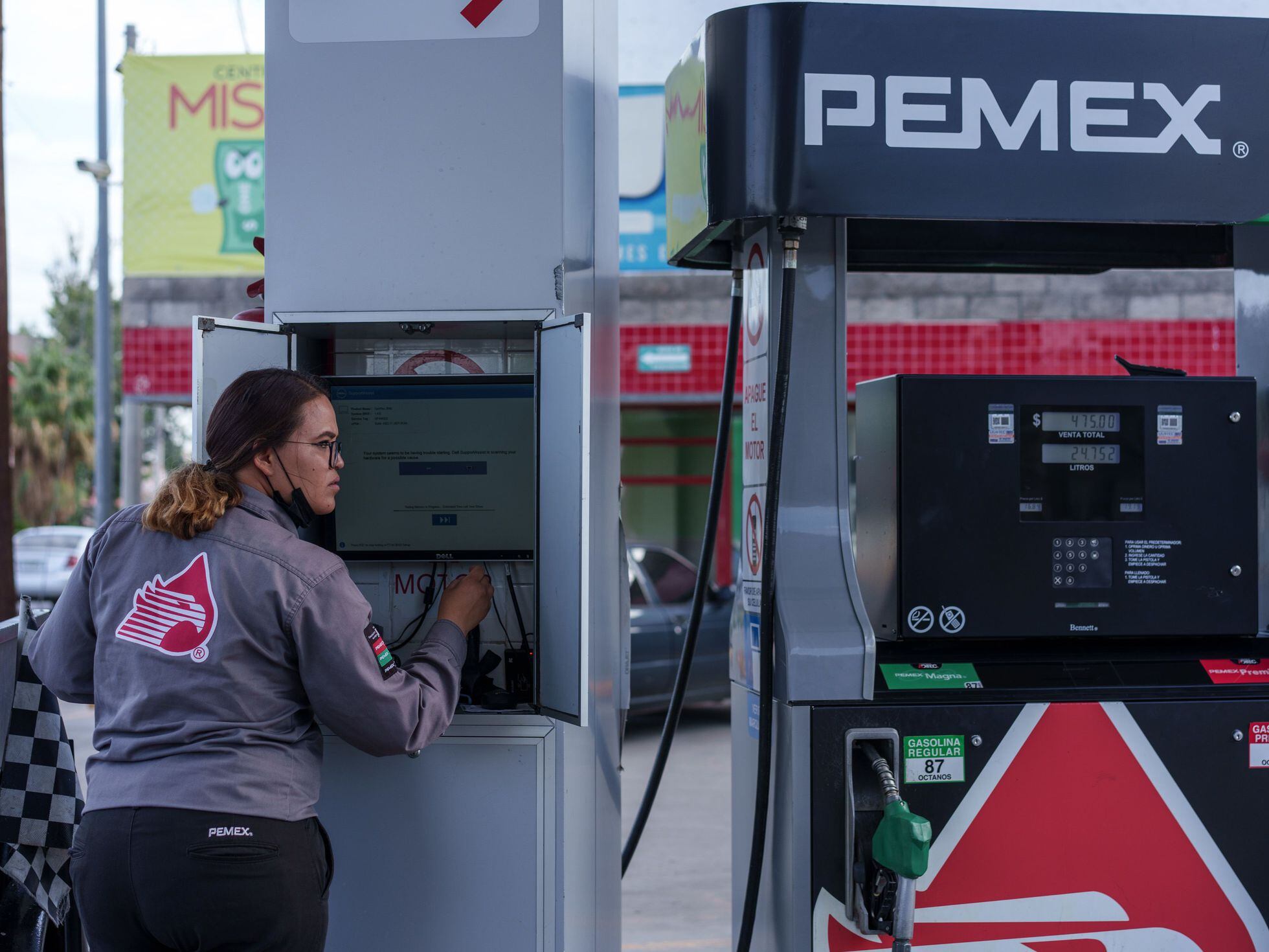 AMLO rechaza que gasolina se venda a 28 pesos el litro al iniciar 2024