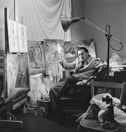 Dalí, en su estudio en Nueva York en 1943.