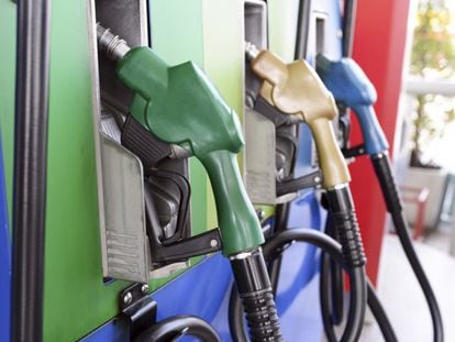 Surtidor de gasolina en el que es posible elegir diferentes tipos de combustibles.