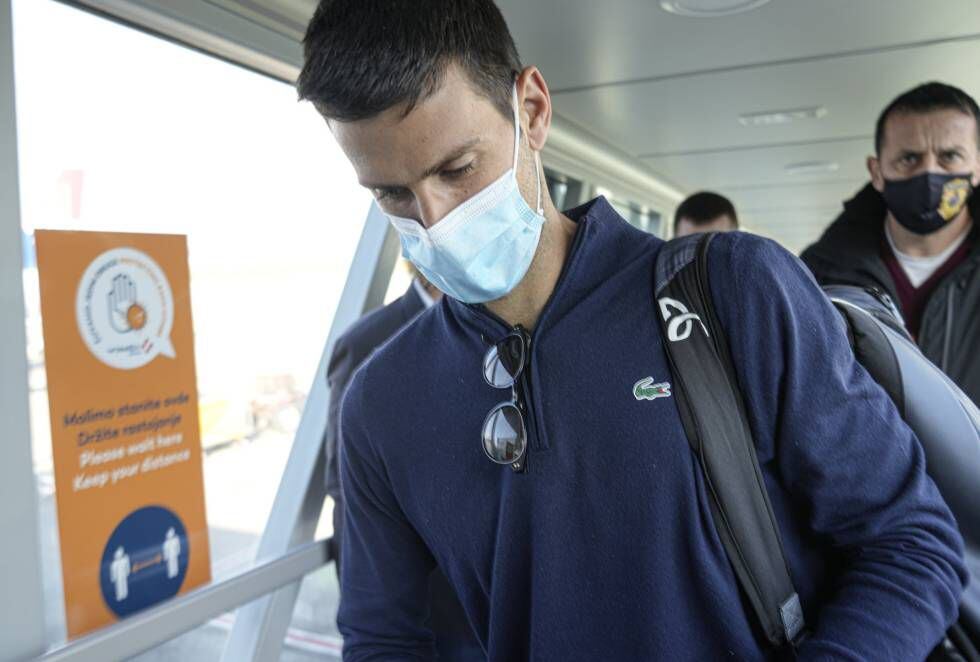 Novak Djokovic a su llegada al aeropuerto de Belgrado