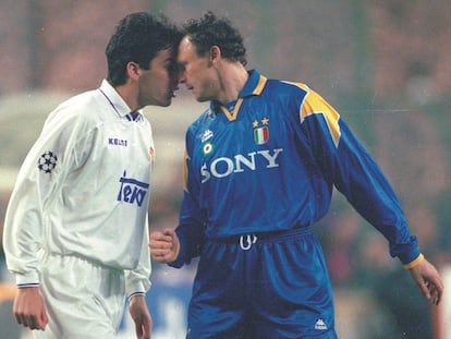 Raúl y Vierchowod se retan en el Real Madrid-Juventus de Champions de 1996.