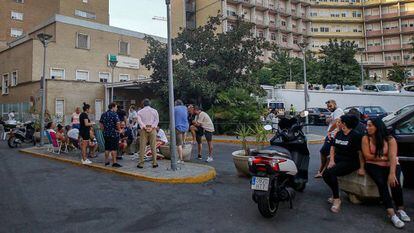 Entrada del servicio de Urgencias del Hospital Virgen del Rocío, el 23 de agosto, en pleno brote de listeriosis.