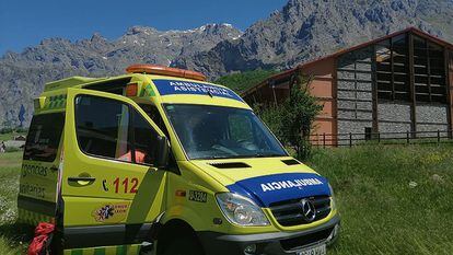 Imagen de archivo de una ambulancia en Castilla y León