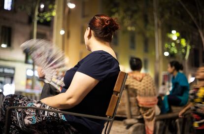 Nancy, a resident of Barcelona's Raval, in the children's park on the neighborhood's boulevard, close to eleven at night, in the middle of a heat wave.