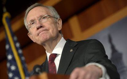 El líder de la mayoría demócrata en el Senado, Harry Reid durante una rueda de prensa en Washington.