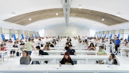 Bachilleres en las pruebas de acceso a la universidad 2023, en la Universidad Pablo de Olavide de Sevilla.