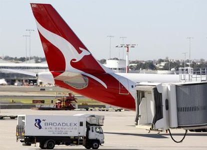 Un avión de la aerolínea australiana Qantas en el aeropuerto de Sydney.