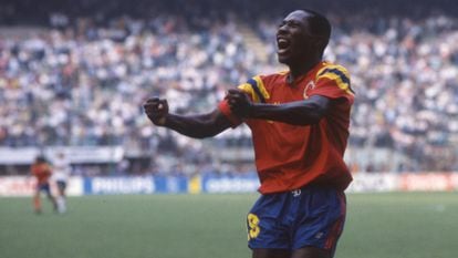 Freddy Rincón celebra un gol frente a Alemania en el Mundial de fútbol de Italia '90.