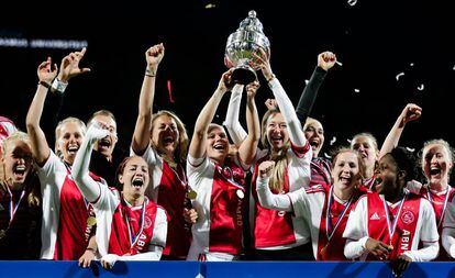 Las jugadores celebran un título la pasada temporada. 