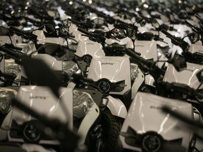 Motocicletas eléctricas de la marca Silence, en la fábrica de Sant Boi de Llobregat.