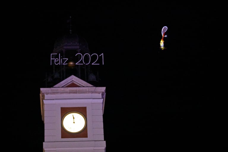 El reloj de la Puerta del Sol minutos antes de empezar 2021.