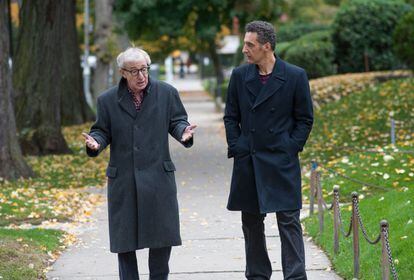 Woody Allen junto a John Turturro.