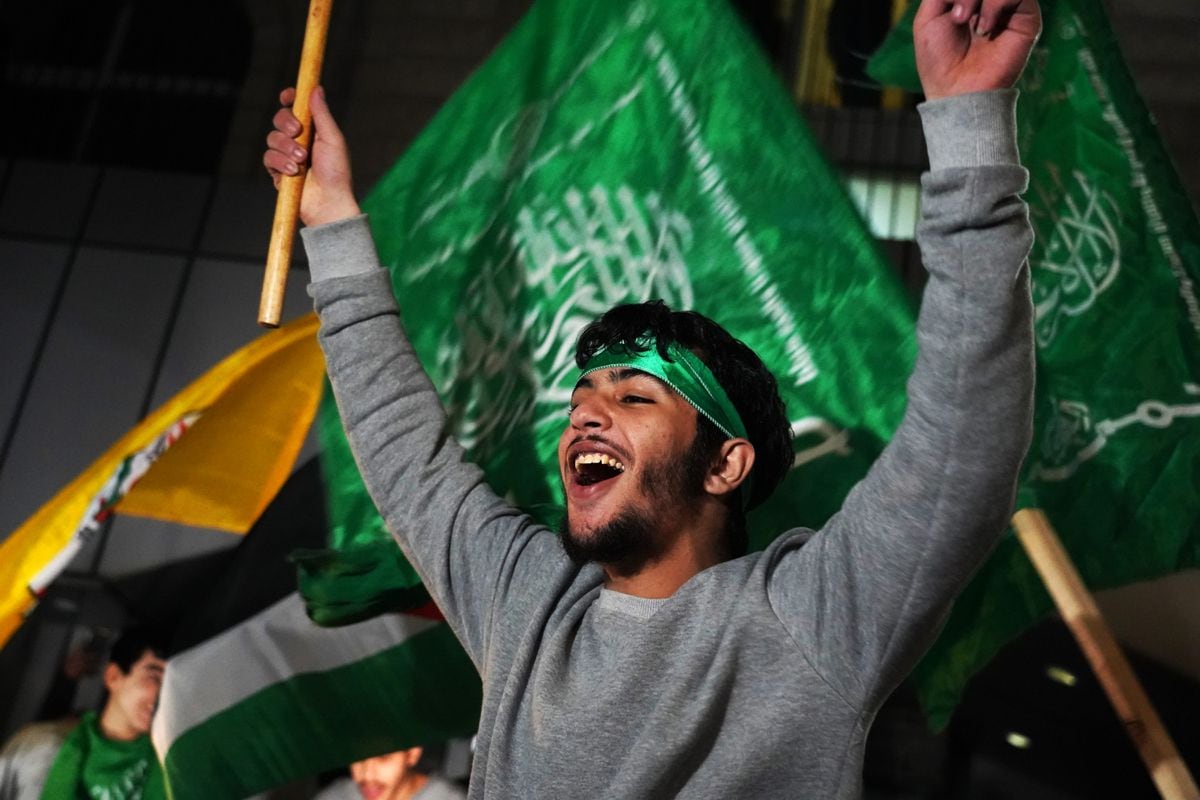 La liberación de presos palestinos se convierte en un acto de apoyo a Hamás: “Nos da más orgullo y dignidad que todos los presidentes del mundo” | Internacional