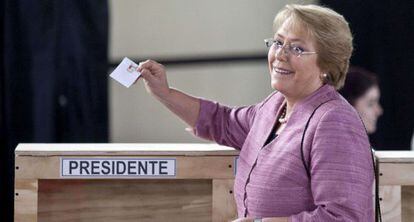 Michelle Bachelet durante los comicios.