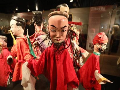 Un grupo de títeres chinos expuestos en la exposición 'De la caverna al cine: un viaje a través de los títeres', en Pozuelo de Alarcón (Madrid). 