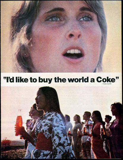 En la publicidad de 1971, la marca introdujo el eslogan "I'd like to buy the world a Coke" (me gustaría comprarle una Coca Cola al mundo).