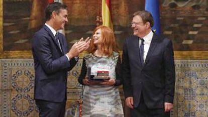 Pedro Sánchez, Carmen Alborch y Ximo Puig, el pasado 9 d'Octubre en la ceremonia de entrega de la Alta Distinción de la Generalitat.