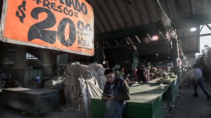 Vendedores en la Central de Abastos de la México DF.
