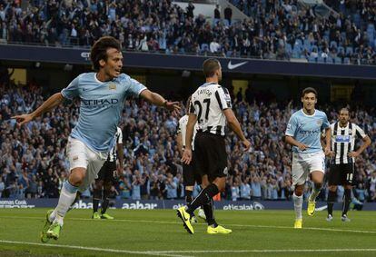 Silva celebra su gol ante la mirada de Navas
