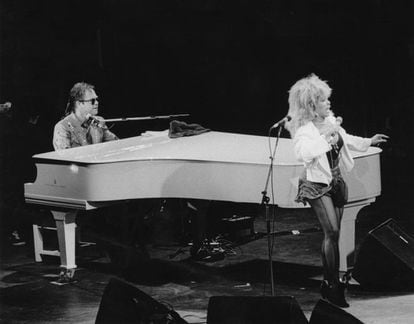 Elton John y Tina Turner actuando en el Wembley Arena londinense en 1986.