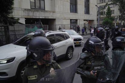 Police evacuate the judges of the Supreme Court from the Palace of Justice, in Bogotá, Colombia, on February 8, 2024.