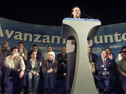  Mariano Rajoy habla en un acto de campa&ntilde;a de las elecciones de 2004