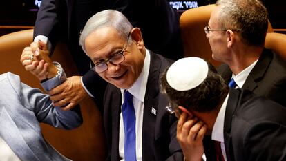 Benjamín Netanyahu, en el centro, este lunes.