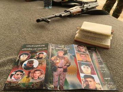 Tríptico en homenaje a los peshmerga muertos en combate