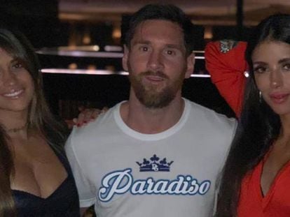 Antonela Roccuzzo, Leo Messi y Daniella Semaan, en Dubái.