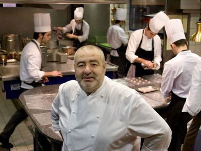 Santi Santamaria, en su cocina de Can Fabes, en una imagen de 2007.